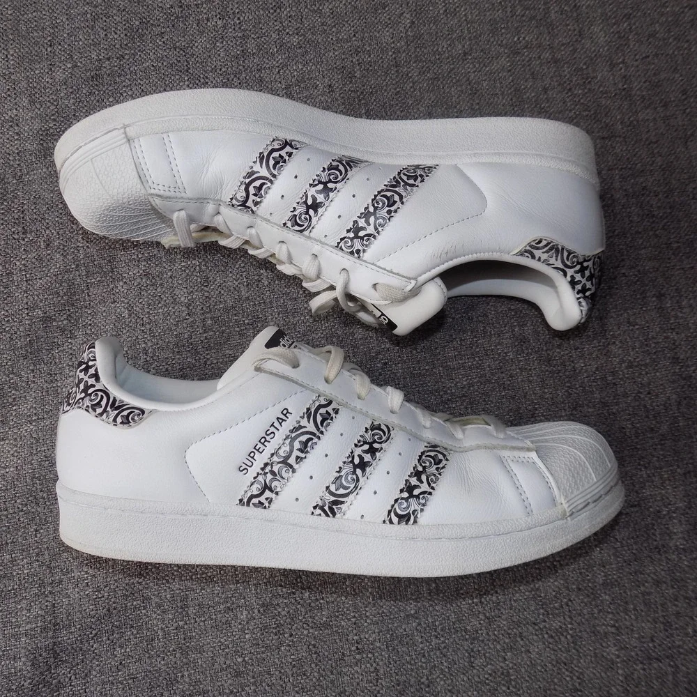 Adidas Superstar Sneakers Womens 9 White Good Baroque Paisley Print CP9628